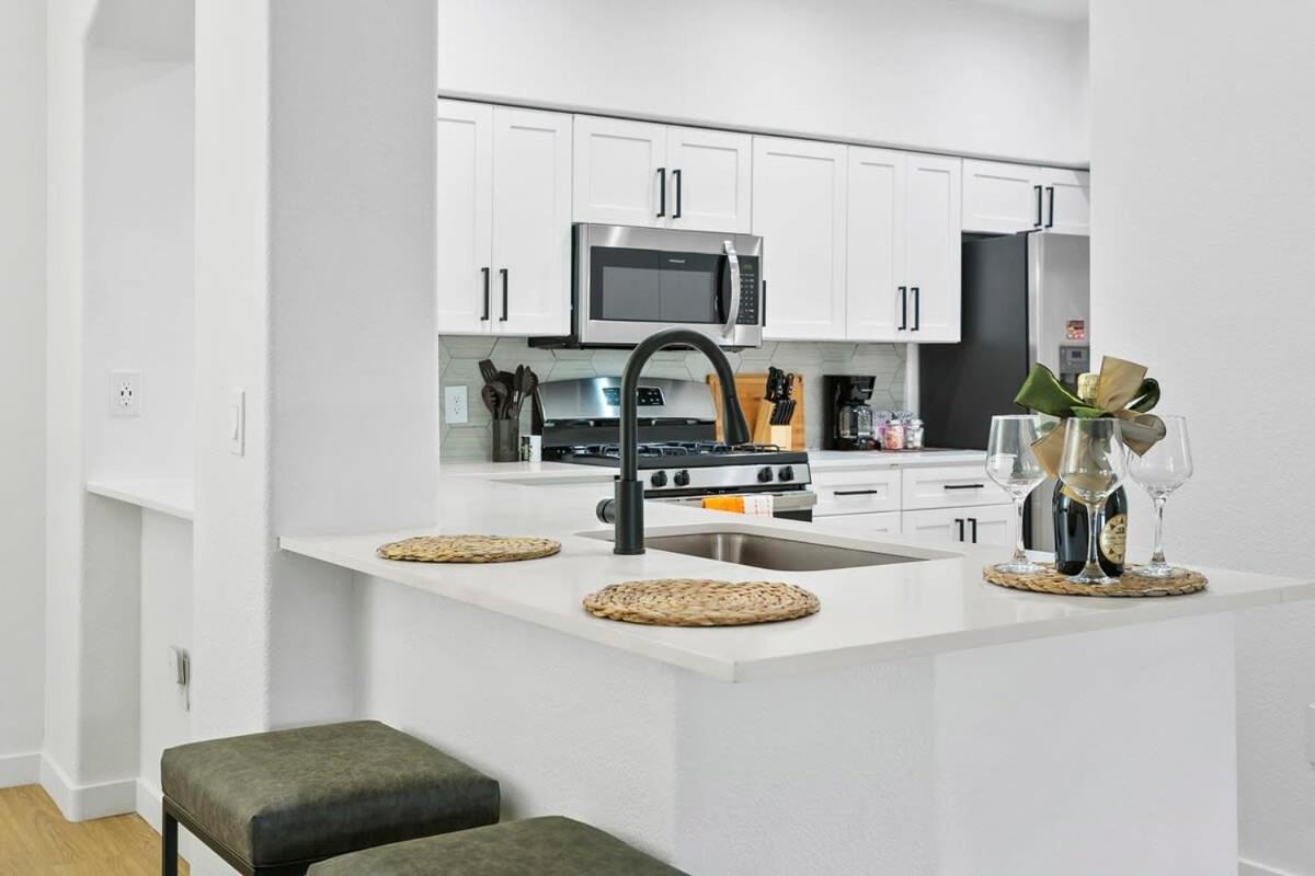 Cozysuites Glendale By The Stadium With Pool 02 Luaran gambar